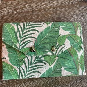 Small Stella & Dot clutch